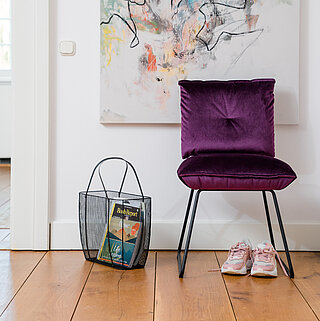 Esszimmer Pinero: Stuhl 500 mit Kufengestell, B 50,0, H 84,0, SH 51,0,T 64,0, ST 42,0/48,0 cm, Stoff Iyon aubergine, Gestell: Metall, pulverbeschichtet in A 01 schwarz