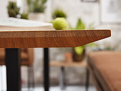 Detail: 67210 high table, table top: Solid wild oak, frame: powder-coated black