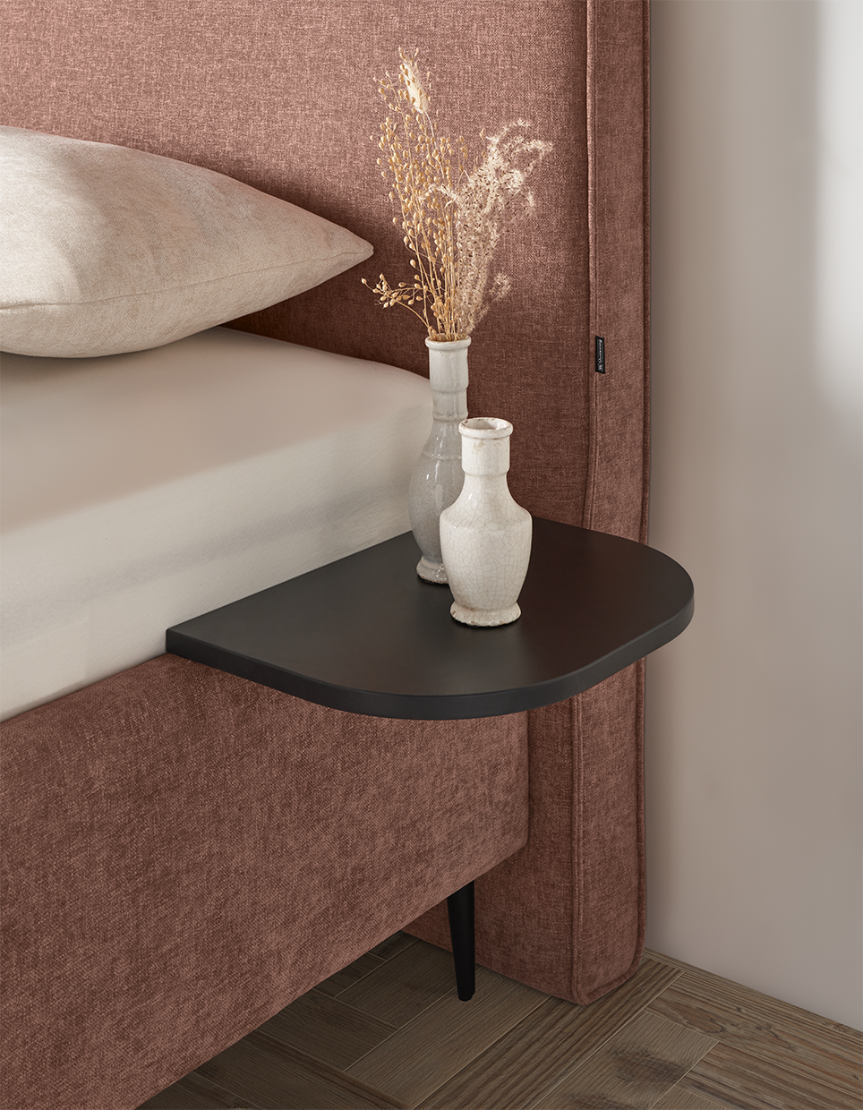 Polsterbett Bari in Fb. Rosa mit Tischablage in Schwarz von Musterring Polsterbett Bari in Fb. Rosa mit Tischablage in Schwarz von Musterring