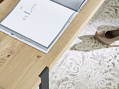 Bedbank met metalen poten (556770), ca. B 140, H 40, D 44 cm in wildeiken massief geborsteld