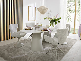 Esstisch ellipsenförmig (JB03-95-102), Platte MDF Lack seidengrau, Facettenprofil, Gestell geteilte Kegelsäule, Formschichtholz, Lack seidengrau, ca. L 220, B 115, H 76 cm