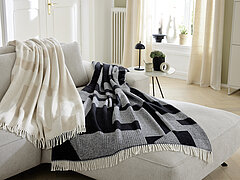 Musterring Heimtextilien: Plaid Slow mit Fransen, (71282-033-140-200), Fb. beige, (50 % Baumwolle, 50 % Polyacryl), zweifarbig, platziert gewebtes grafisches Muster, ca. L 200, B 140 cm