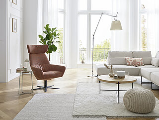 Sessel MZ33 mit Kopfstütze, Stoff 20060 rot-beige (JAB 2, 51 % Modacryl, 31 % Polyester, 18 % Polyamid), Metallgestell Verkehrsschwarz (RAL 9017), drehbar, mit Filzgleitern, ca. B 78, H 109, SH 41, T 82, ST 51 cm