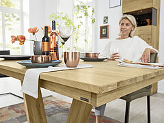 Detail: dining table 179 466