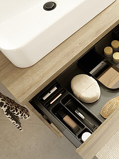 Detail Kosmetikeinsatz 2-teilig in Auszug Waschtisch