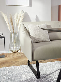 JustB! SP500 bench B220 in leather Z 77/20 Cloud (LK60), metal runner F7W–M 99 black, approx. W 232, H 86, SH 50, D 70, SD 48 cm; decorative cushion U38, fabric S22/49 Sesame, approx. 38 x 38 cm