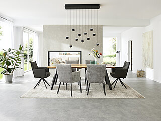 Esstisch (L2447), Platte Wildeiche massiv geölt, 4 cm, außen Schweizer Kante, mittig echte Baumkante mit Harzfüllung anthrazit, Gestell pulverbeschichtet anthrazit (BP100), ca. L 220, B 100, H 75 cm