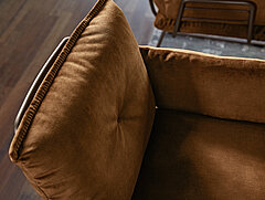 Esszimmer Pinero: Detail Rückenteil, Armlehnstuhl 502 mit Kufengestell Gestell: Metall, pulverbeschichtet in A 13 midnight brown, in Stoff Genova (PG 4, 100 % Polyester) rost