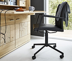 Sekretär 179 198, ca. B 122, H 126, T 47 cm, Absetzung gehobelt, Wildeiche massiv, bianco geölt