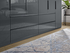 San Antonio: Detailbild vom Kleiderschrank in Fb. Grau von Musterring