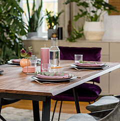 Esszimmer Pinero Stuhl 500 mit Kufengestell, B 50,0, H 84,0, SH 51,0,T 64,0, ST 42,0/48,0 cm, Stoff Iyon aubergine, Gestell: Metall, pulverbeschichtet in A 01 schwarz