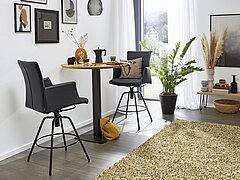 Stehtisch 6807, ca. Ø 90, H 96 cm, Gestell: pulverbeschichtet schwarz, Platte: Wildeiche massiv geölt mit Facettenkante