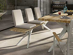 Gartenmoebel Freilicht: Bank Skagen (G797-101-220) Gestell: Edelstahl pulverbeschichtet ivory, Sitz Teak massiv gebürstet mit Bumkante 30 mm, ca. B 220, H 46, T 45 cm mit 3 x Sitzschale (G266-000-***) je ca. B 45, H 47, T 47 cm. Stoff Lazio beige