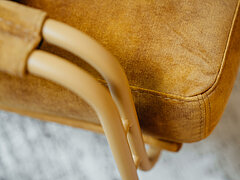 MatchIT: Sessel MT51, Stoff Adore Gold 132, (PG A, 100 % Polyester), mit offenen Armlehnen und Armlehnenüberzug, Metallgestell in Standardfarben, mit Kunststoffgleitern, ca. B 81, H 82, SH 45, T 84, ST 53 cm. Zubehör: Metallgestell Brown-Beige (RAL 1011)