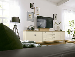 Korsika: Detail Hängesideboard 52984, ca. B 270, H 62, T 50 cm, Lack Crema / Eiche sand