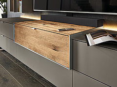 Detail from suggestion 803-16-75-80-3L-0, fango matte glass, rear panel in solid oak, brushed