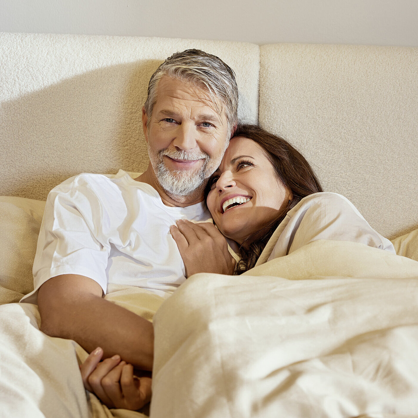 MR11445_Eforma_194_Print - 15.jpg Eforma, Boxspringbett, Stoff 5236 creme (PG1, 100 % Polyester), Kopfteil 1 geradlinig, Höhe 115 cm, BodyID-Unterfederung mit Tonnentaschenfederkern 20 cm hoch, Partnermatratze Orthomatic 2.0 Plus TT Matratze medium / medium, mit durchgehender Hülle, Stoff 5236, ca. 180 x 200 cm, ca. B 186, H 115, T 209 cm, Liegefläche ca. 180 x 200 cm