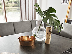 Tabletop: HPL concrete design; frame: HPL concrete design / brackets in black lacquer; detail: dining table 7893-31-055