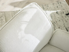 Detail Rückenlehne Schalenstuhl (7242-04-897), Cord Rebel cream (95 % PES, 5 % NY), Stativgestell Eisen schwarz, 180 Grad drehbar mit Rückholfunktion, ca. B 58, H 90, SH 49, AH 65, T 60 cm