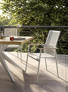 Gartenmoebel Freilicht: Armlehnstuhl Kopenhagen (G902-101-104), Gestell Vierfuß Aluminium ivory mit Armlehnenauflage in Teak massiv, Sitz Textilen taupe, Kordelbespannung in taupe, ca. B 61, H 94, SH 45, T 66, ST 46 cm