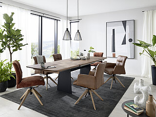 Esstisch 6854 mit Synchronauszug, Platte u. Klappeinlage Bootsform, Nussbaum massiv, geölt, Wangengestell pulverbeschichtet schwarz, ca. L 200/280, B 100, H 76 cm