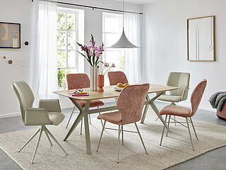 Esstisch NICA (NAEIC3), Massivholzplatte Eiche Bianco geölt, Bootsform, Randausführung 6: Schweizer Kante, Metallgestell C: pulverbeschichtet Silk Grey (RAL 7044), ca. L 200, B 100, H 75 cm. Zubehör: Sonderfarbton (RAL 7044)