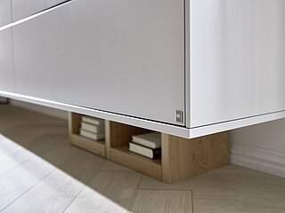 Detail Vorschlag 73965, Lack brilliant grau / Asteiche, ca. B 347, H 216, T 50 cm