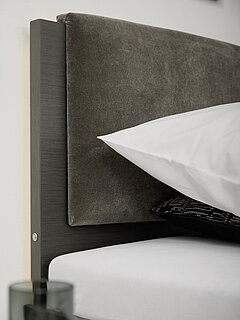 Detail Kopfteil (Bett mit Kufen)