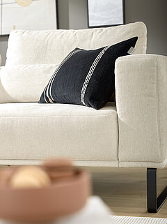 JustB! PM100: Ecksofa in Stoff (PG 8, z. B. Stoff Yelda natur, 85 % Polyester, 15 % Viskose), Metallkufe schwarz matt (260)