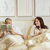 Eforma, Boxspringbett, Stoff 5236 creme (PG1, 100 % Polyester), Kopfteil 1 geradlinig, Höhe 115 cm, BodyID-Unterfederung mit Tonnentaschenfederkern 20 cm hoch, Partnermatratze Orthomatic 2.0 Plus TT Matratze medium / medium, mit durchgehender Hülle, Stoff 5236, ca. 180 x 200 cm, ca. B 186, H 115, T 209 cm, Liegefläche ca. 180 x 200 cm