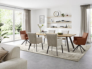 Esstisch (L2447), Platte Wildeiche massiv geölt, 4 cm, außen Schweizer Kante, innen echte Baumkante mit Harzfüllung farblos matt, leicht transparent, Gestell pulverbeschichtet marron (BP 404), ca. L 260, B 100, H 75 cm