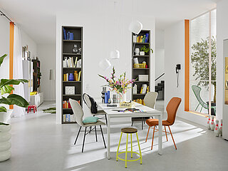 Esstisch 94408 mit Wandauflage und Auszugsfunktion, Lack brillantgrau (PG 2), ca. L 180, B 95, H 75 cm