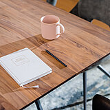 Pinero: Detail Esstisch Pinero 566 mit abgeschrägter Tischkante, ca. 180 (280) x 100, H 76 cm, Platte Nussbaum N01 geölt, Gestell: Metall pulverbeschichtet in A 01 schwarz