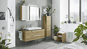 VZ-Angebot 17, best. aus: Keramikwaschtisch SWT 201501-810 mit Waschtischunterschrank MR3-WBU2L-11948-SC inkl. 2 Auszügen mit Kosmetikeinsatz, ca. B 121, H 57, T 47 cm, Spiegelschrank MR3-SEEE-01212, 3-türig, inkl. LED-Beleuchtung in den Außentüren, ca. B 120, H 70, T 17 cm, Front Riviera Eiche-Nachbildung quer, Korpus Riviera Eiche-Nachbildung, Waschtischplatte Schiefer-Nachbildung, Griff B chromfarbig, Gegen Aufpreis: LED-Aufsatzleuchte EB-LS-AF-600F, LED-Waschplatzbeleuchtung ZWP00165E, Handtuchhalter 2-armig HHWE3-345 (Die abgebildete Waschtischarmatur wurde nicht aufgenommen > siehe Preisliste EHM-23-C!)