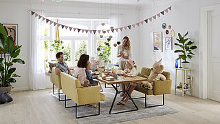 Esszimmer MR4010 / T4010 Esstisch in Eiche und Bank in Fb. Gelb von Musterring