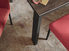 Esszimmer Nova Esstisch in Holzoptik und Stuhl in Rot von Musterring