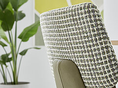 Stuhl Nerina (NE 2363) mit Armlehnen, Rücken: Stoff Funky 88 Turtle (PG A, 100 % Polyester), Sitz: Stoff Gaucho Fern 201 (PG A, 100 % Polyester), Stativgestell 360° drehbar, Metall pulverbeschichtet anthrazit (BP 100), ca. B 64, H 87, SH 50, AH 68, T 57, ST 43 cm