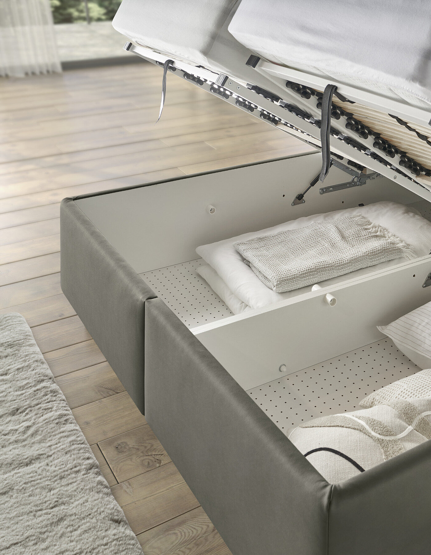 Polsterbett Bari in Fb. Grau mit Bettkasten von Musterring Detailbild vom Bettkasten zum Polsterbett Bari in Fb. Grau von Musterring