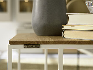 Beistelltisch N, Platte: Asteiche, Gestell RAL Reinweß lackiert, ca. B 36,5, H 63, T 38 cm